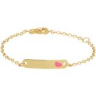 Gouden baby naamplaat graveer armband, roze hartje op plaatje.