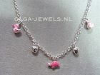 Zilveren bedelketting met 3 roze dieren en 2 hartjes.