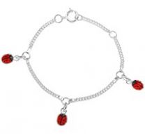 Bedelarmband met 3 rode lieveheersbeestjes 11 tot 13 cm.