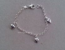 Zilveren Bedelarmband met 3 kleine hartjes