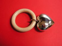 Zilveren hart rammelaar glad aan ring