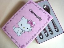Met vrolijke kleuren CharmmyKitty kinderbestek