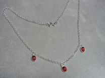 Bedelketting met 3 lieveheersbeestjes